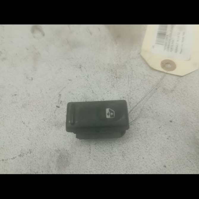 Commande lève-glace porte avant gauche occasion RENAULT 19 Phase 1 07-1989->04-1992 1.9 TD 1