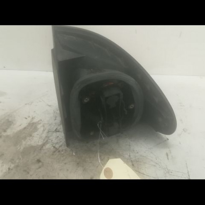 Feu arrière gauche occasion RENAULT LAGUNA I Phase 1 01-1994->04-1998 2.2 D 7701038275 2