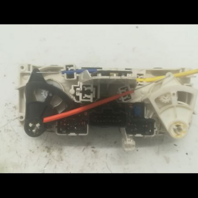 Commande de chauffage occasion NISSAN MICRA III Phase 3 11-2007->11-2010 1.2i 80ch 27510BC71B 2