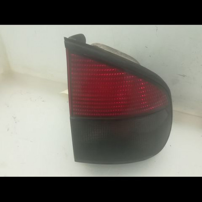 Feu arrière droit occasion RENAULT SAFRANE Phase 1 04-1992->09-1996 2.1 DT 7701035700 1