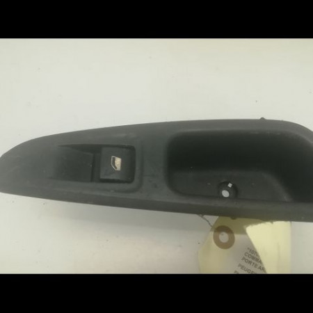 Commande lève-glace porte avant droite occasion PEUGEOT 206 206 phase 1 SW 2002-06-01->2006-12-31 1.6i 109ch