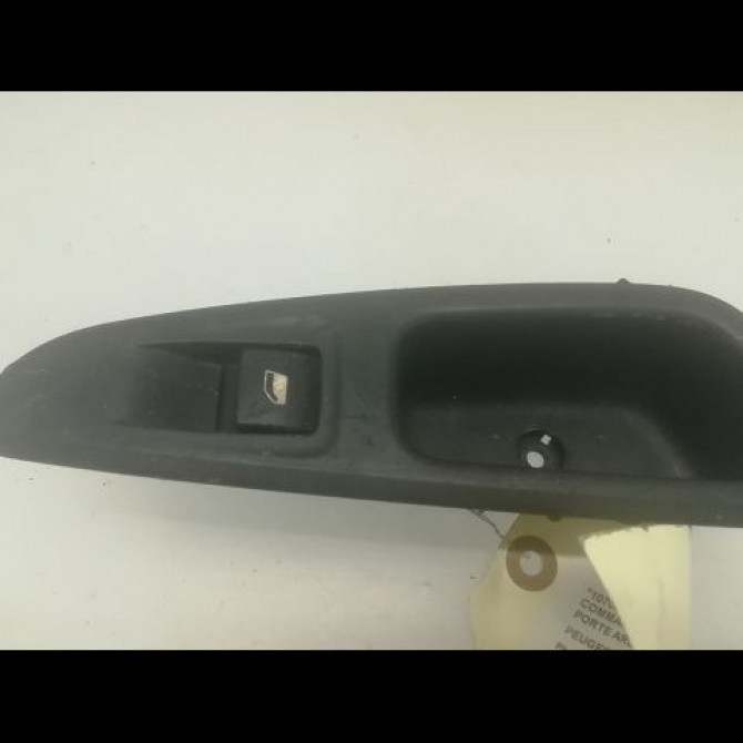Commande lève-glace porte avant droite occasion PEUGEOT 206 206 phase 1 SW 2002-06-01->2006-12-31 1.6i 109ch 1