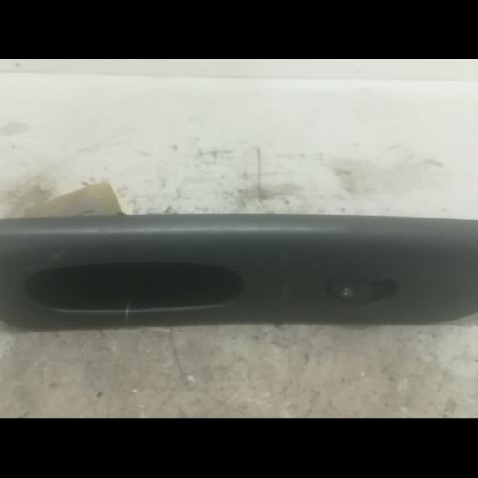 Commande lève-glace porte avant droite occasion RENAULT LAGUNA I Phase 2 04-1998->11-2000 1.6 16v 7700417487 1