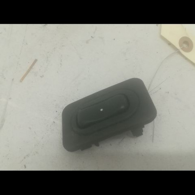 Commande lève-glace porte avant droite occasion OPEL CORSA III Phase 1 10-2000->08-2003 1.7 DI 16v 24411032 1