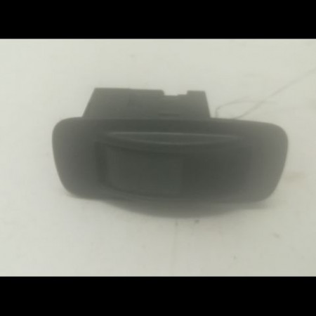 Commande leve-glace porte arrière droite occasion TOYOTA COROLLA VERSO II phase 2 06-2007->05-2009 2.2D 136ch 848100F010