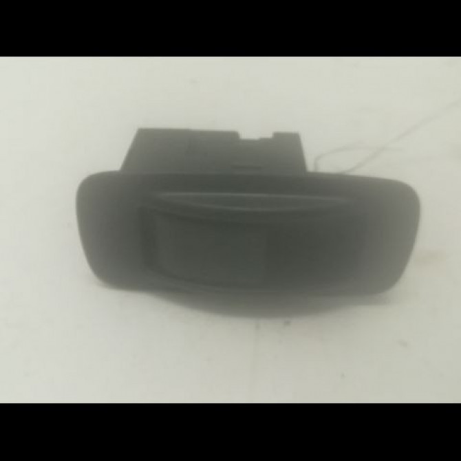 Commande leve-glace porte arrière droite occasion TOYOTA COROLLA VERSO II phase 2 06-2007->05-2009 2.2D 136ch 848100F010 1