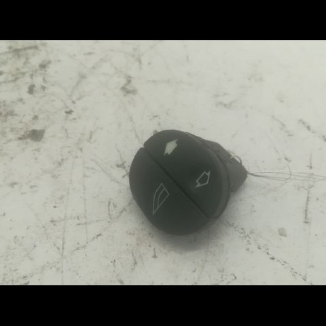 Commande lève-glace porte avant droite occasion FORD FIESTA IV Phase 1 09-1995->09-1999 1.25i 1