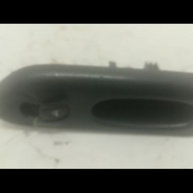 Commande leve-glace porte arrière gauche occasion RENAULT LAGUNA I Phase 1 01-1994->04-1998 7700417485 1