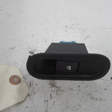 Commande leve-glace porte arrière gauche occasion RENAULT KANGOO II Phase 1 01-2008->03-2013 1.5 DCI 85ch