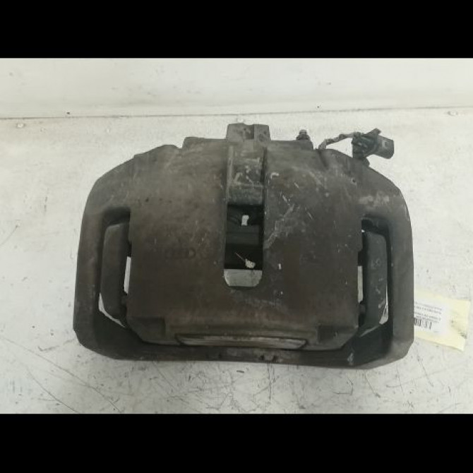 Etrier de frein avant droit occasion AUDI A8 II Phase 2 LONG 12-2007->12-2009 4.2 FSI 350ch 4F0615124 1