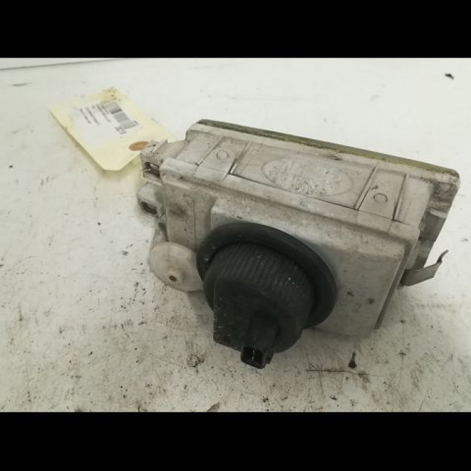 Phare antibrouillard avant gauche occasion VOLKSWAGEN PASSAT III Phase 2 11-1993->09-1996 1.8i 90ch 2