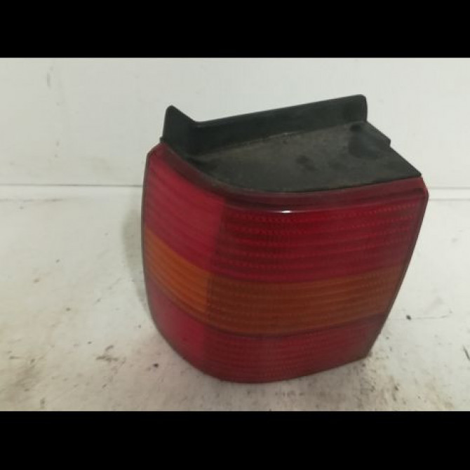 Feu arrière gauche occasion VOLKSWAGEN PASSAT III Phase 2 11-1993->09-1996 1.8i 90ch 1