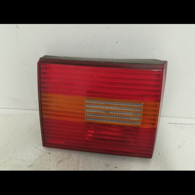 Feu arrière interieur gauche occasion VOLKSWAGEN PASSAT III Phase 2 11-1993->09-1996 1.8i 90ch 1