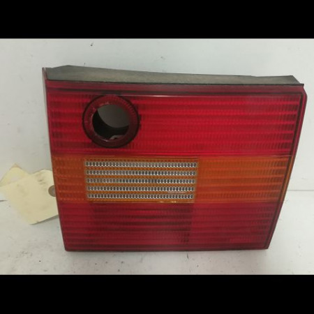 Feu arrière intérieur droit occasion VOLKSWAGEN PASSAT III Phase 2 11-1993->09-1996 1.8i 90ch