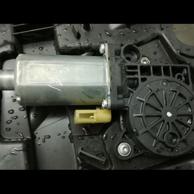 Mecanisme + moteur lève-glace avant droit occasion FORD FUSION Phase 2 10-2005->09-2011 1.4 TDCI 1554229 3