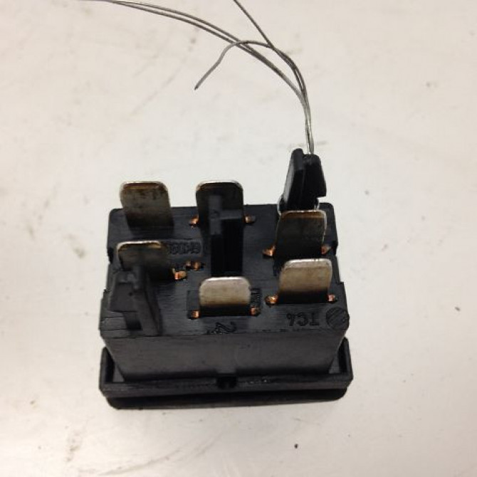 Commande lève-glace porte avant gauche occasion SEAT IBIZA II Phase 2 05-1996->09-1999 1.4 2