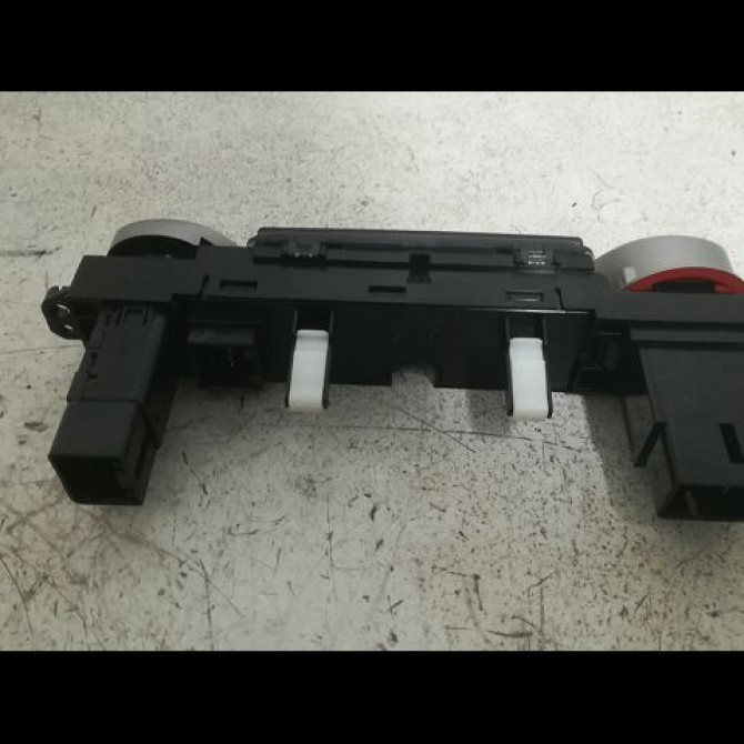 Bouton de warning occasion HYUNDAI I 20 I Phase 1 04-2009->06-2012 1.2i 78ch 2