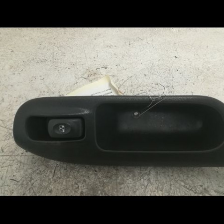 Commande lève-glace porte avant droite occasion RENAULT SCENIC I Phase 2 08-1999->06-2003 1.6i 107ch 7700432963