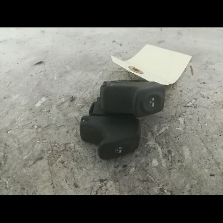 Commande lève-glace porte avant gauche occasion RENAULT CLIO II Phase 1 03-1998->06-2001 1.4i 8v 75ch 7700421119