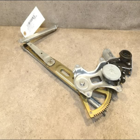 Mecanisme+moteur leve-glace avg occasion TOYOTA YARIS II Phase 1 12-2005->11-2009 1.0 VVTI 698200D200