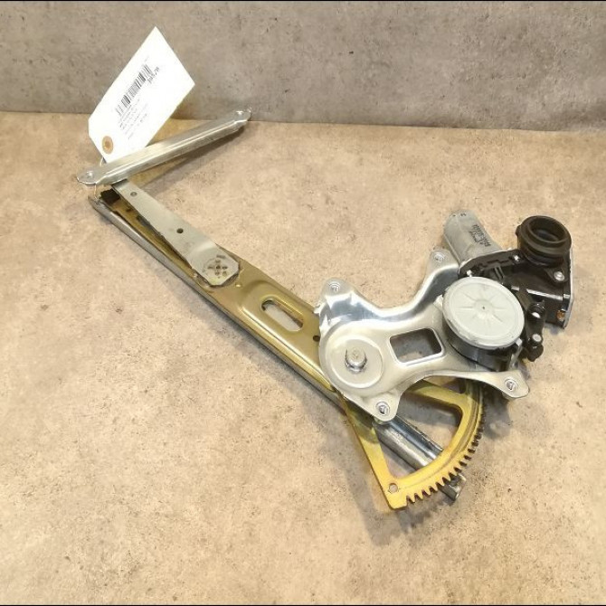 Mecanisme+moteur leve-glace avg occasion TOYOTA YARIS II Phase 1 12-2005->11-2009 1.0 VVTI 698200D200 1