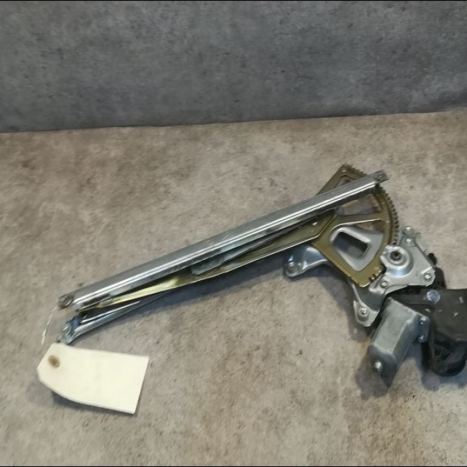 Mecanisme+moteur leve-glace avg occasion TOYOTA YARIS II Phase 1 12-2005->11-2009 1.0 VVTI 698200D200 2