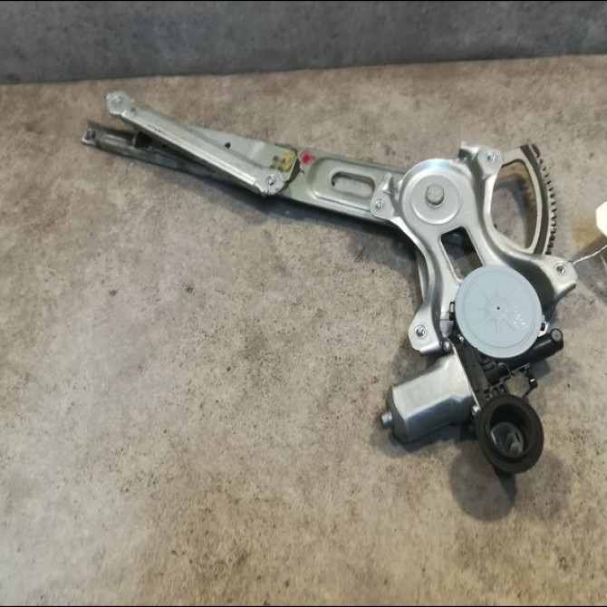 Mecanisme + moteur lève-glace avant droit occasion TOYOTA YARIS II Phase 1 12-2005->11-2009 1.0 VVTI 698100D180 1