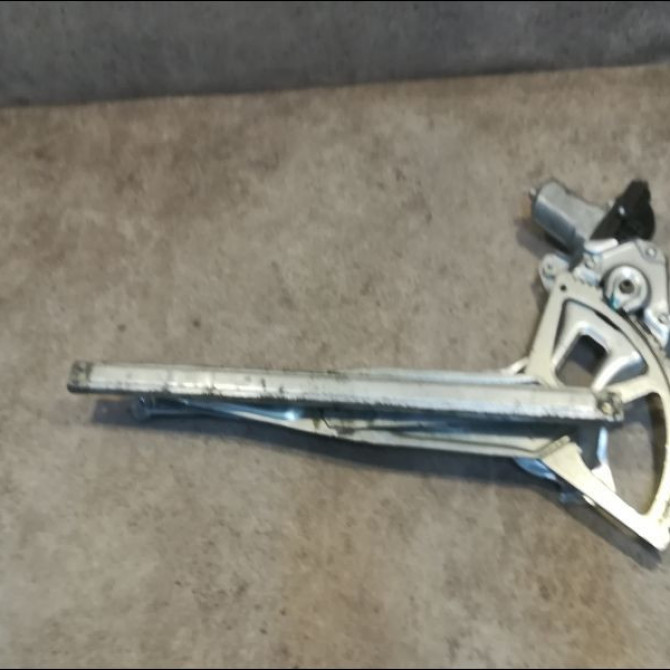 Mecanisme + moteur lève-glace avant droit occasion TOYOTA YARIS II Phase 1 12-2005->11-2009 1.0 VVTI 698100D180 2