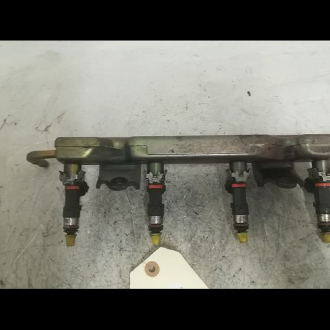 Rampe injection occasion NISSAN MICRA III Phase 2 11-2005->11-2007 1.2i 65ch 17520AX01A 2