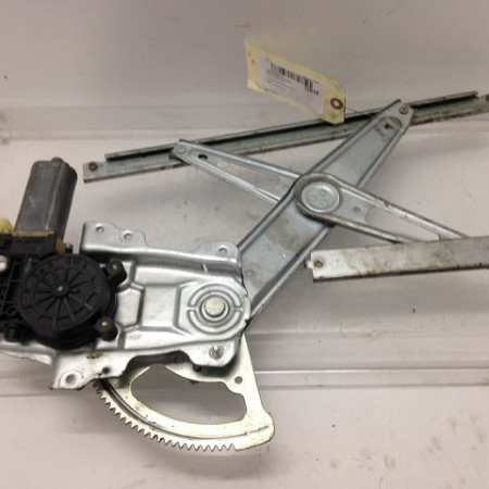 Mecanisme + moteur lève-glace avant droit occasion TOYOTA YARIS I Phase 2 03-2003->12-2005 75 D-4D 698100D010