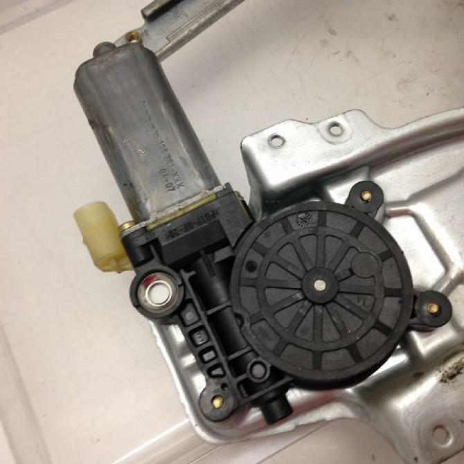 Mecanisme + moteur lève-glace avant droit occasion TOYOTA YARIS I Phase 2 03-2003->12-2005 75 D-4D 698100D010 2