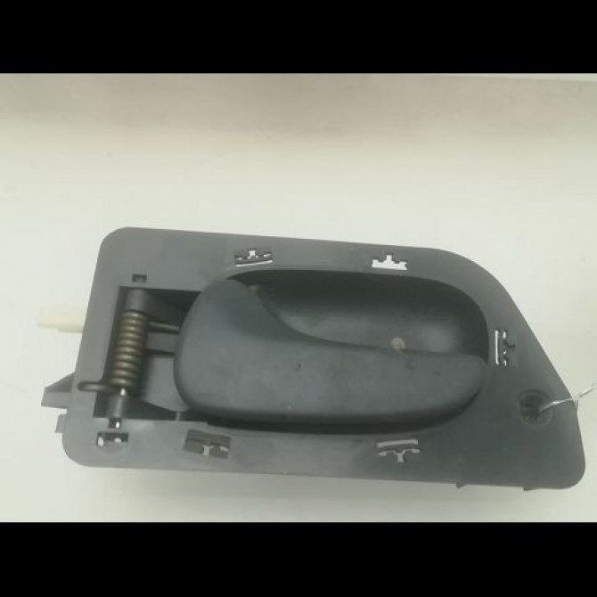 Poignee int porte avg occasion RENAULT LAGUNA I Phase 2 04-1998->11-2000 1.8 16v 7700420092 1