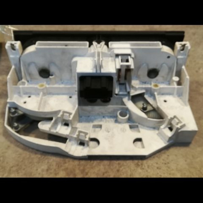 Commande de chauffage occasion VOLKSWAGEN PASSAT IV Phase 2 10-2000->03-2005 1.9 TDI 100ch 2