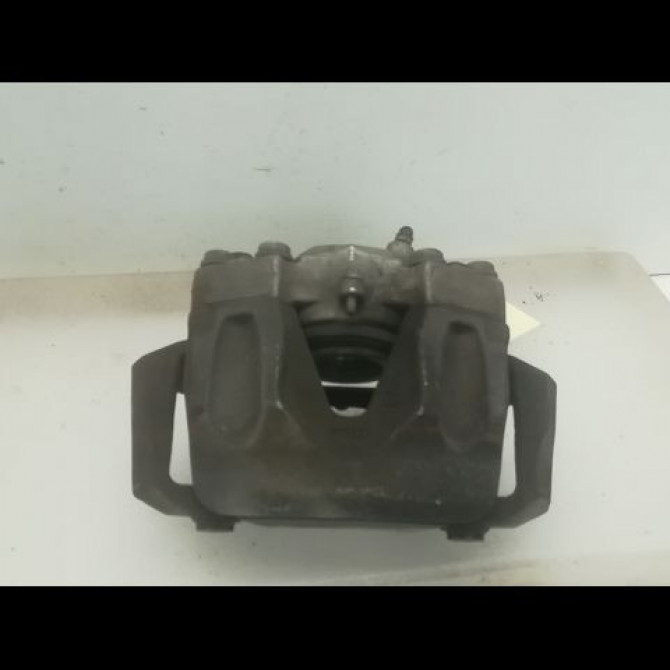 Etrier de frein avant droit occasion MERCEDES CLASSE E IV Phase 1 03-2009->11-2012 E 350 CDI 231ch 2044213681 1