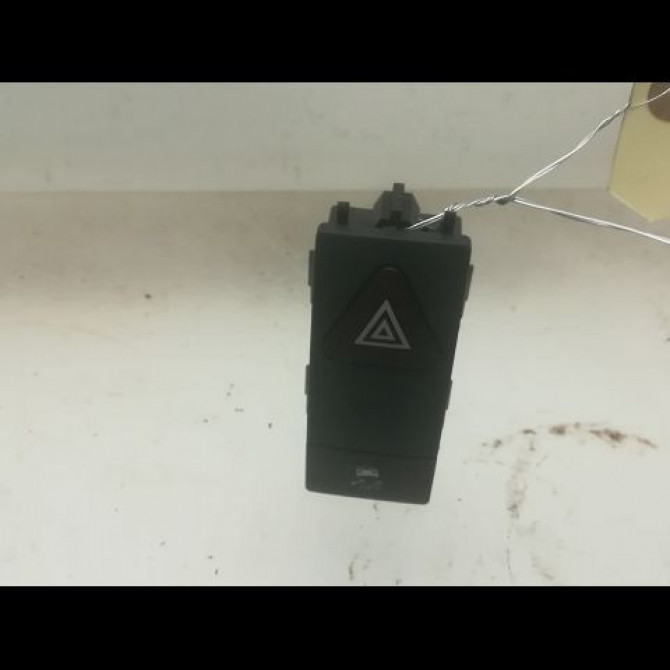 Bouton de warning occasion MERCEDES CLASSE E IV Phase 1 03-2009->11-2012 E 350 CDI 231ch 2079053700 1