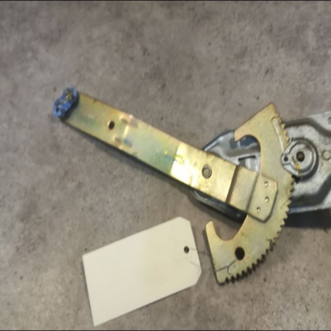 Mecanisme leve-glace arrière droit occasion FORD FIESTA III Phase 1 03-1989->01-1994 1.8 D 2