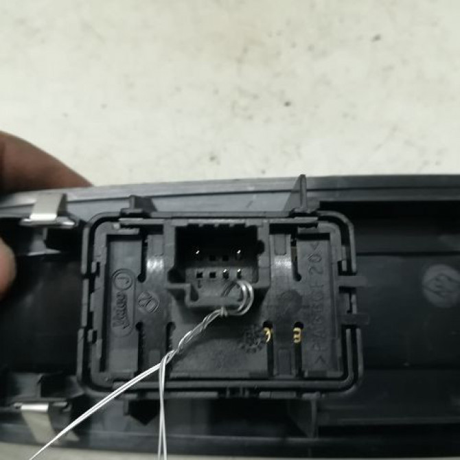 Commande lève-glace porte avant droite occasion RENAULT MEGANE III Phase 3 10-2013->... 1.6 DCI 130ch 3