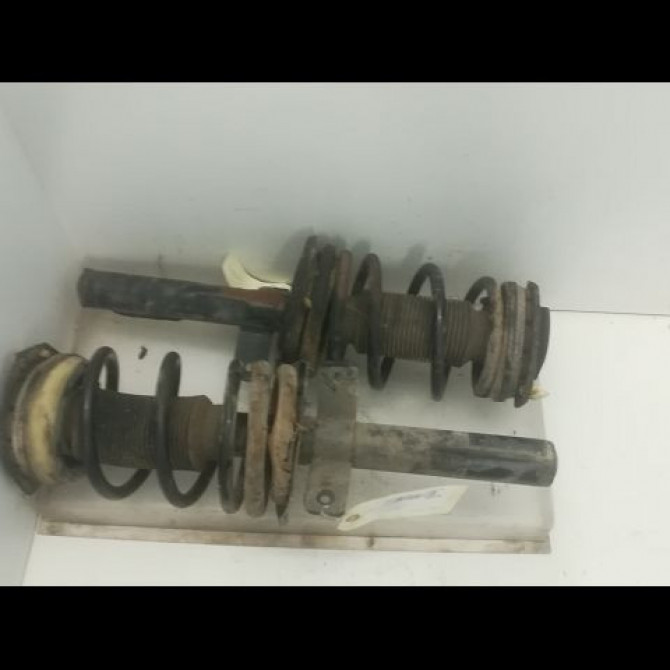 Amortisseur avant droit occasion RENAULT MEGANE II Phase 2 01-2006->06-2009 2.0i 225ch 8200647895 2