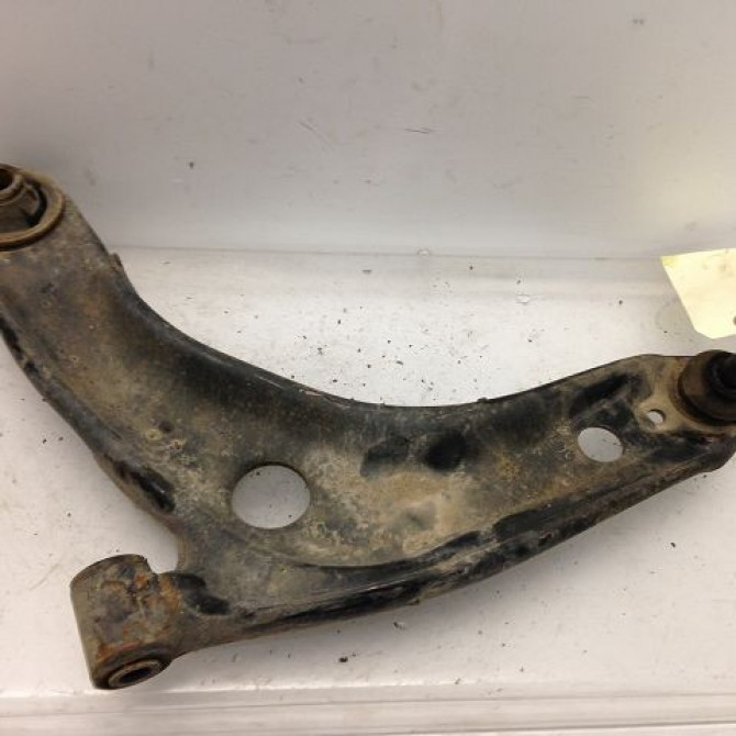 Triangle inf avg occasion TOYOTA YARIS III YARIS III Phase 1 2011-03-01->2015-04-30 4806909140 1