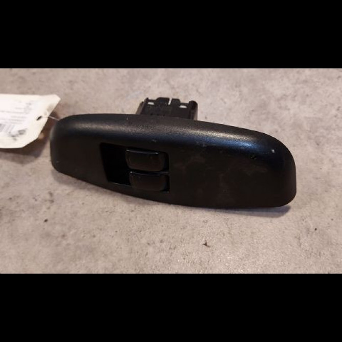 Commande lève-glace porte avant gauche occasion GM DAEWOO KALOS Phase 1 09-2002->12-2004 96540780 1