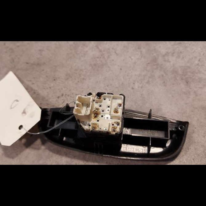 Commande lève-glace porte avant gauche occasion GM DAEWOO KALOS Phase 1 09-2002->12-2004 96540780 2