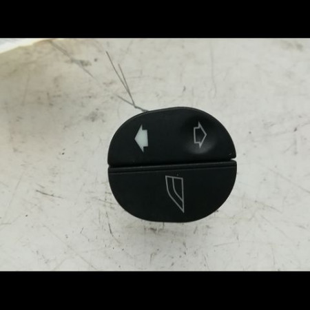 Commande lève-glace porte avant droite occasion FORD FIESTA IV Phase 2 09-1999->09-2002 1.8 D