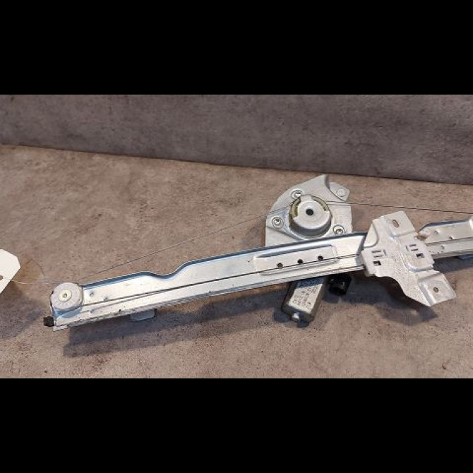 Mecanisme + moteur lève-glace avant droit occasion DACIA DUSTER Phase 1 03-2010->12-2013 1.5 DCI 90ch 807206838R 2