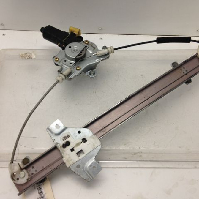Mecanisme+moteur leve-glace avg occasion HYUNDAI GETZ Phase 1 09-2002->11-2005 824011C010 1