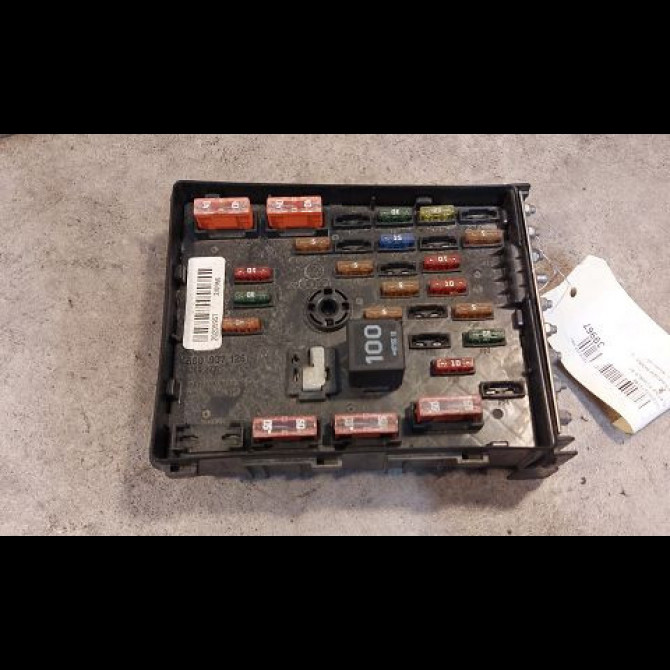 Platine fusible av occasion VOLKSWAGEN PASSAT V Phase 1 03-2005->10-2010 2.0 TDI 16v 140ch 3C0937125 1
