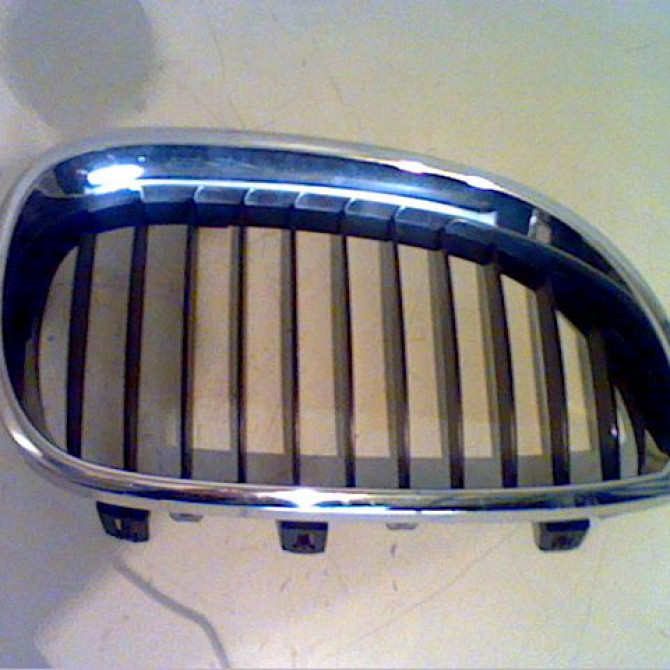 Grille calandre d occasion B.M.W. SERIE 5 IV Phase 1 12-1995->07-2000 51137065702 1