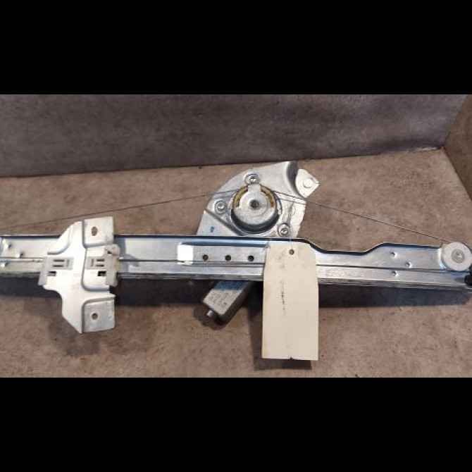 Mecanisme + moteur lève-glace avant droit occasion DACIA DUSTER Phase 1 03-2010->12-2013 1.5 DCI 90ch 807206838R 2