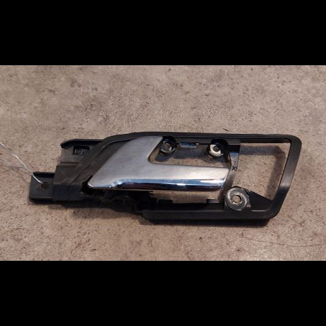 Poignee int porte arg occasion VOLKSWAGEN POLO IV Phase 2 05-2005->09-2009 1.4 TDI 70ch 1