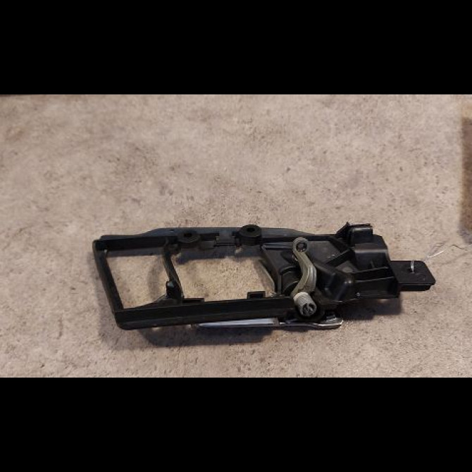 Poignee int porte arg occasion VOLKSWAGEN POLO IV Phase 2 05-2005->09-2009 1.4 TDI 70ch 2