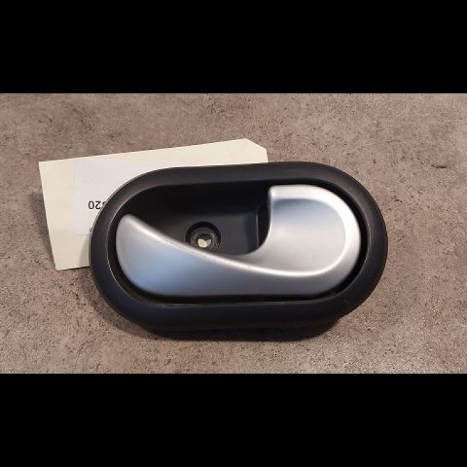 Poignee int porte ard occasion DACIA SANDERO I Phase 1 06-2008->10-2012 1.4 MPI 75ch 8200735218 1